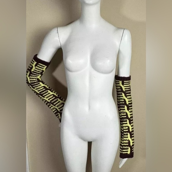 Free People Mariella Cable Knit Arm Warmers W Thumb Holes Red + Yellow NWOT $38 - Picture 3 of 6